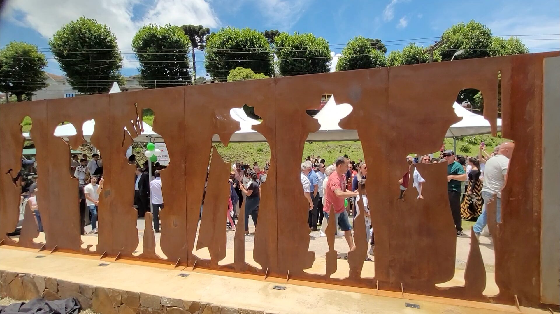 Screenshot_20241202_082549_Photos-edited Monumento ao Povo Jordanense: o novo portal da cidade