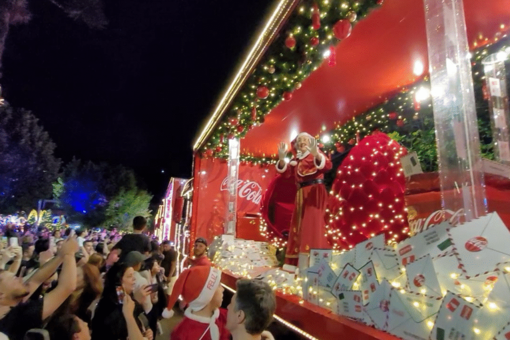 coca1-1024x682 Caravana Iluminada da Coca-Cola leva multidões às ruas de Campos do Jordão