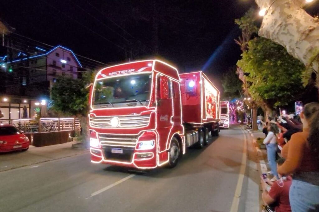 coca3-1024x682 Caravana Iluminada da Coca-Cola leva multidões às ruas de Campos do Jordão