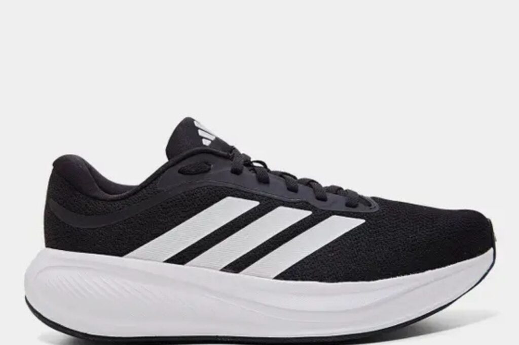 tenis-adidas-1024x682 Conheça o parque de experiências noturnas em Campos do Jordão